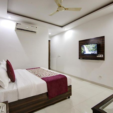 Hotel Devrana Delhi Airport New Delhi Buitenkant foto