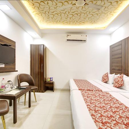 Hotel Devrana Delhi Airport New Delhi Buitenkant foto