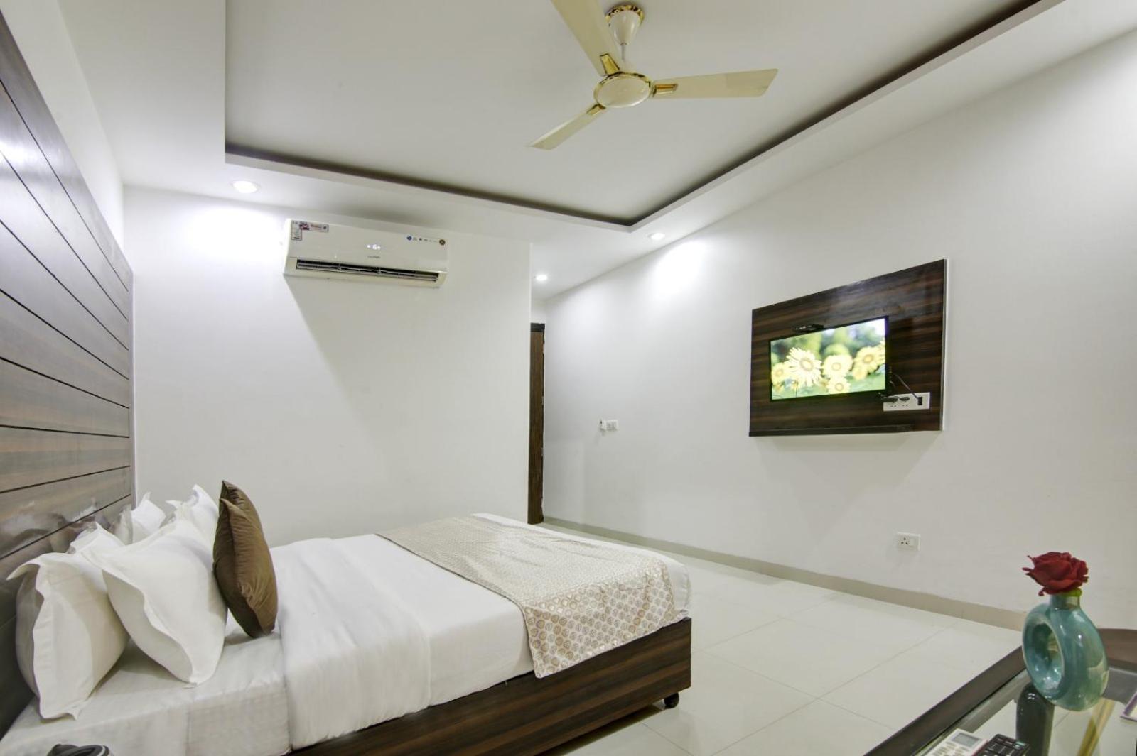 Hotel Devrana Delhi Airport New Delhi Buitenkant foto