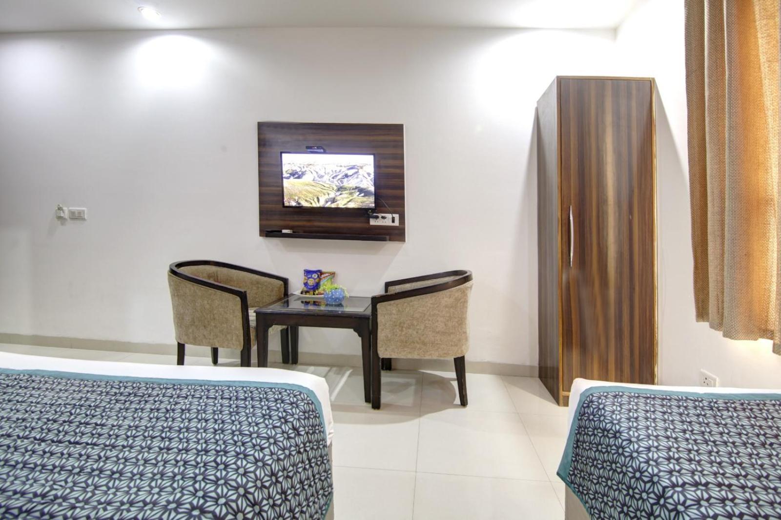 Hotel Devrana Delhi Airport New Delhi Buitenkant foto