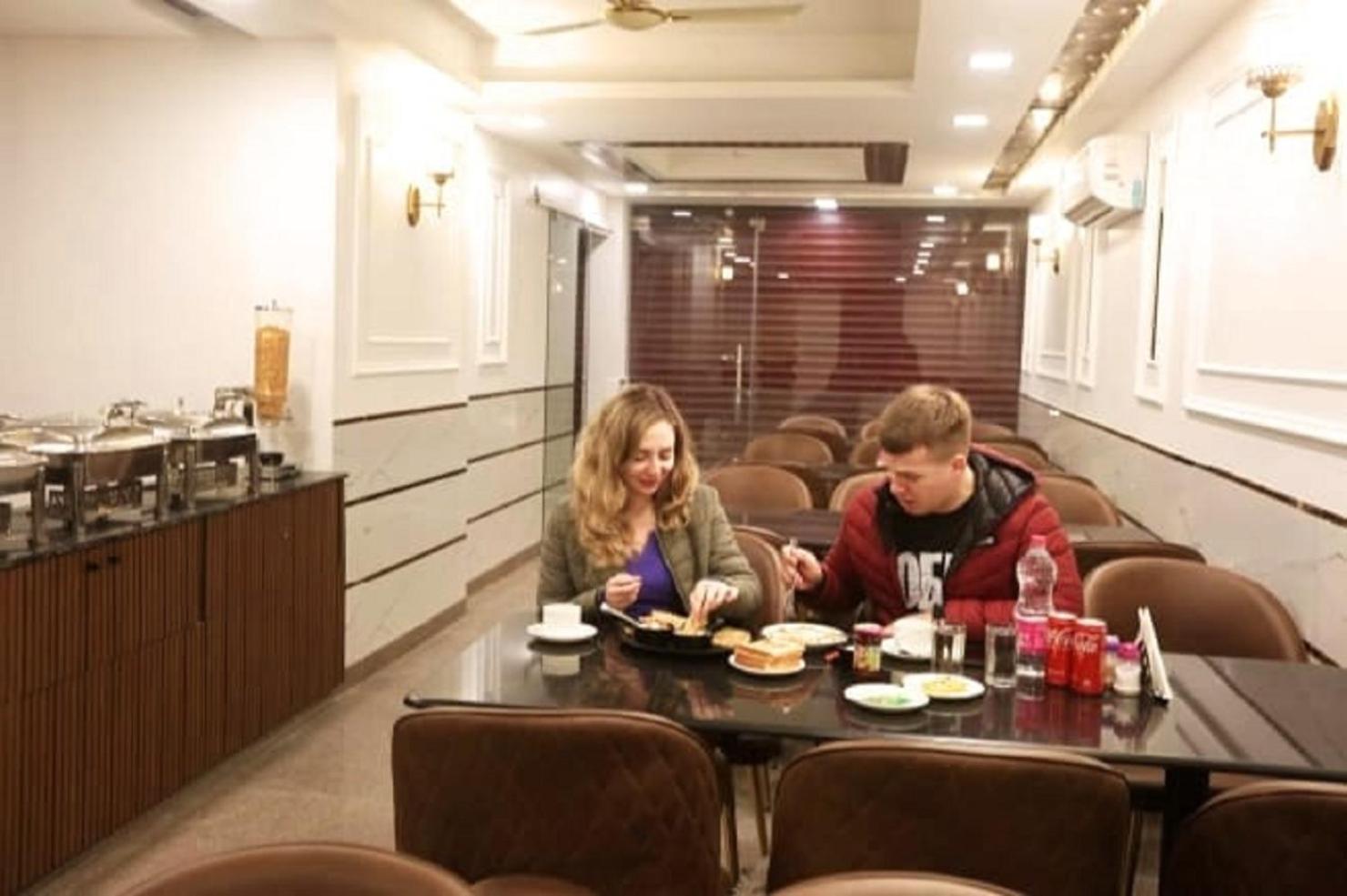 Hotel Devrana Delhi Airport New Delhi Buitenkant foto